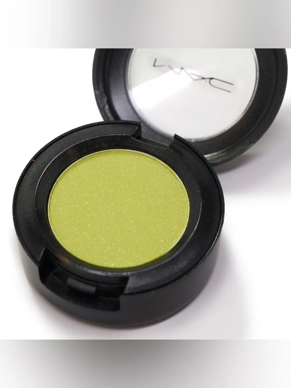 MAC Cosmetics Velvet Eyeshadow Single - Bitter